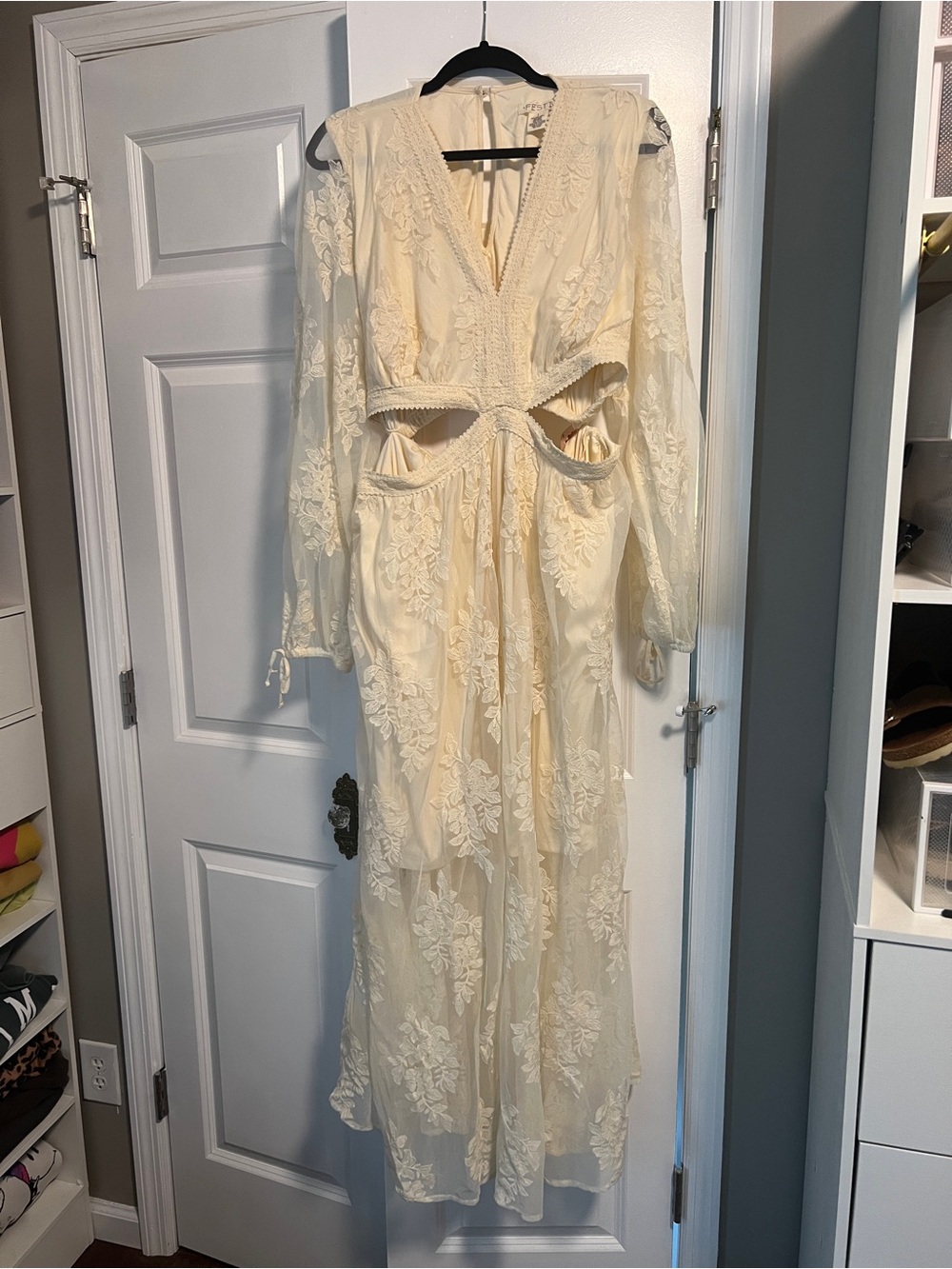 Torrid Festi Ivory Lace Maxi Dress with Sheer Long Sleeves SIZE 1 NWOT - Picture 8 of 9